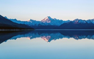 带Windows壁纸，系统自带还是自定义？